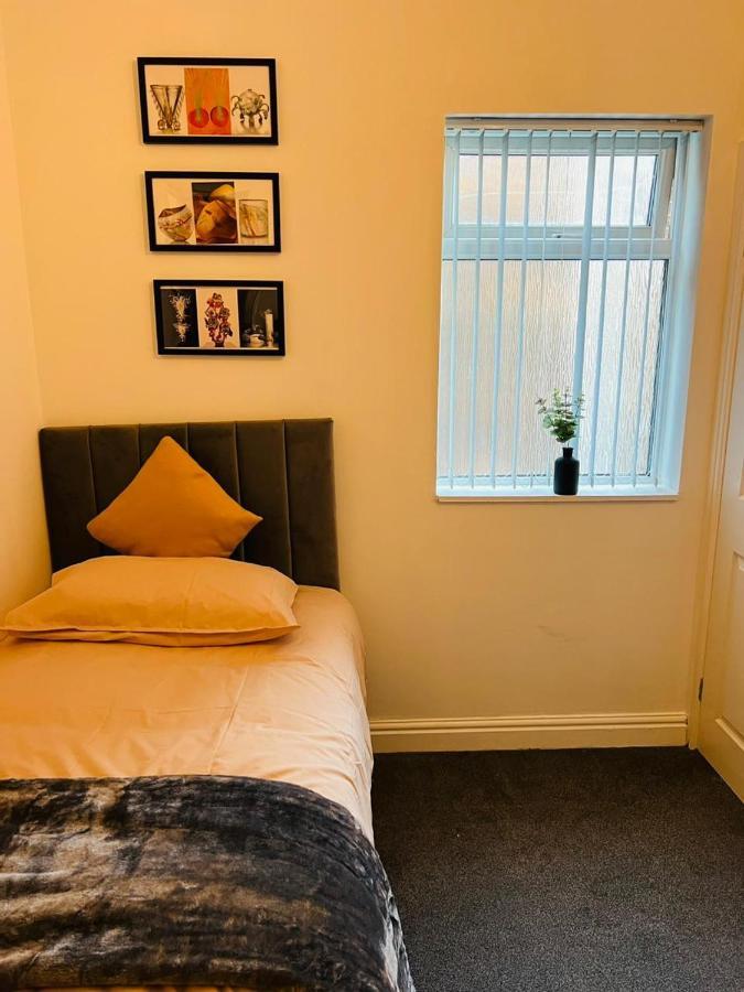 Luxury Double & Single Rooms With En-Suite Private Bathroom In City Centre Stoke On Trent Eksteriør billede