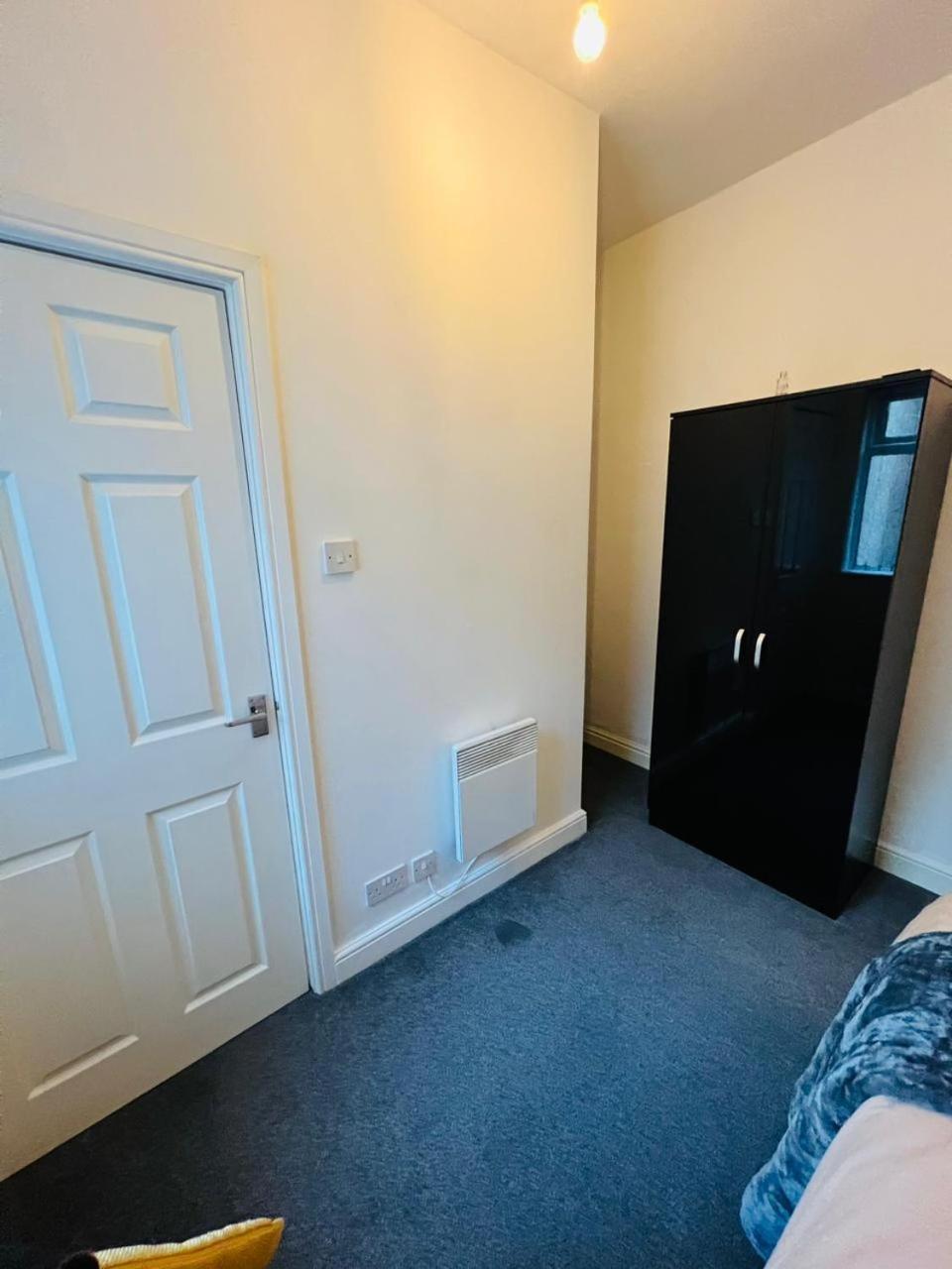 Luxury Double & Single Rooms With En-Suite Private Bathroom In City Centre Stoke On Trent Eksteriør billede